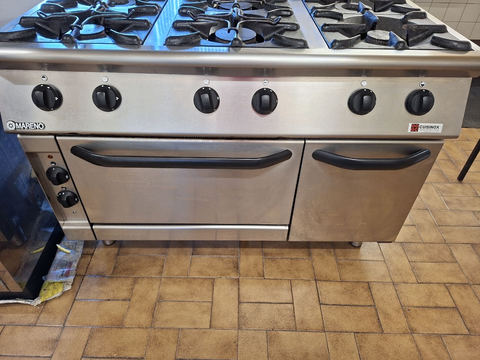 Cucine: Fourneau à gaz professionnel, 6 feux, Mareno – Usato da Les Bois venduto da lis_zy2y