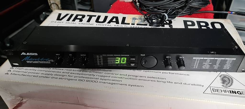 Musikinstrumente: Alesis MicroVerb 4 18-Bit Signal Processor – Gebraucht aus Wallisellen von Daijga