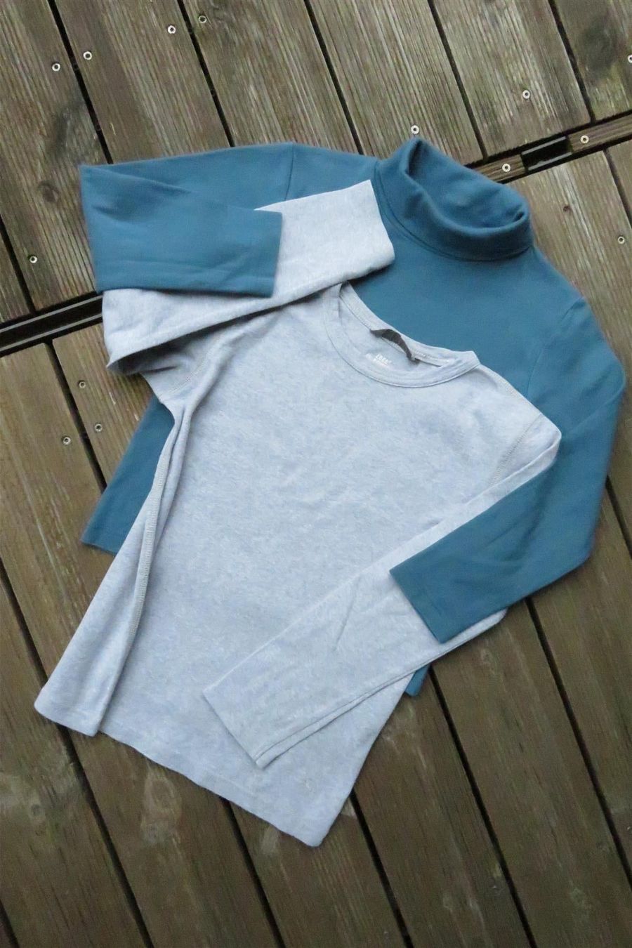Maglioni & Felpe: 2 Langarm-Shirts Grösse 134 – Usato da Wil ZH venduto da Tamagy