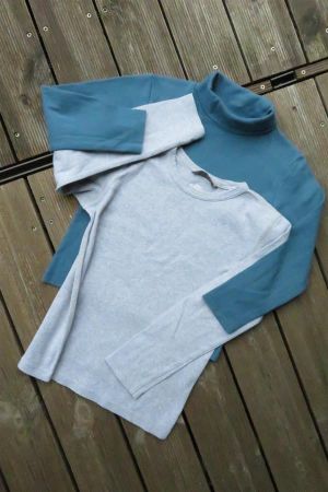 2 Langarm-Shirts Grösse 134
