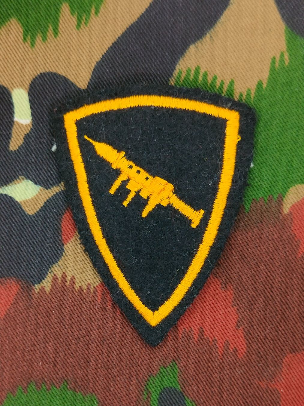 Schweizer Armee Placchette & Badge: Funktionsabzeichen An der Panzerfaust ausgebildet Ord. 95 V1 – Usato da Bauma venduto da SwissMilitaria