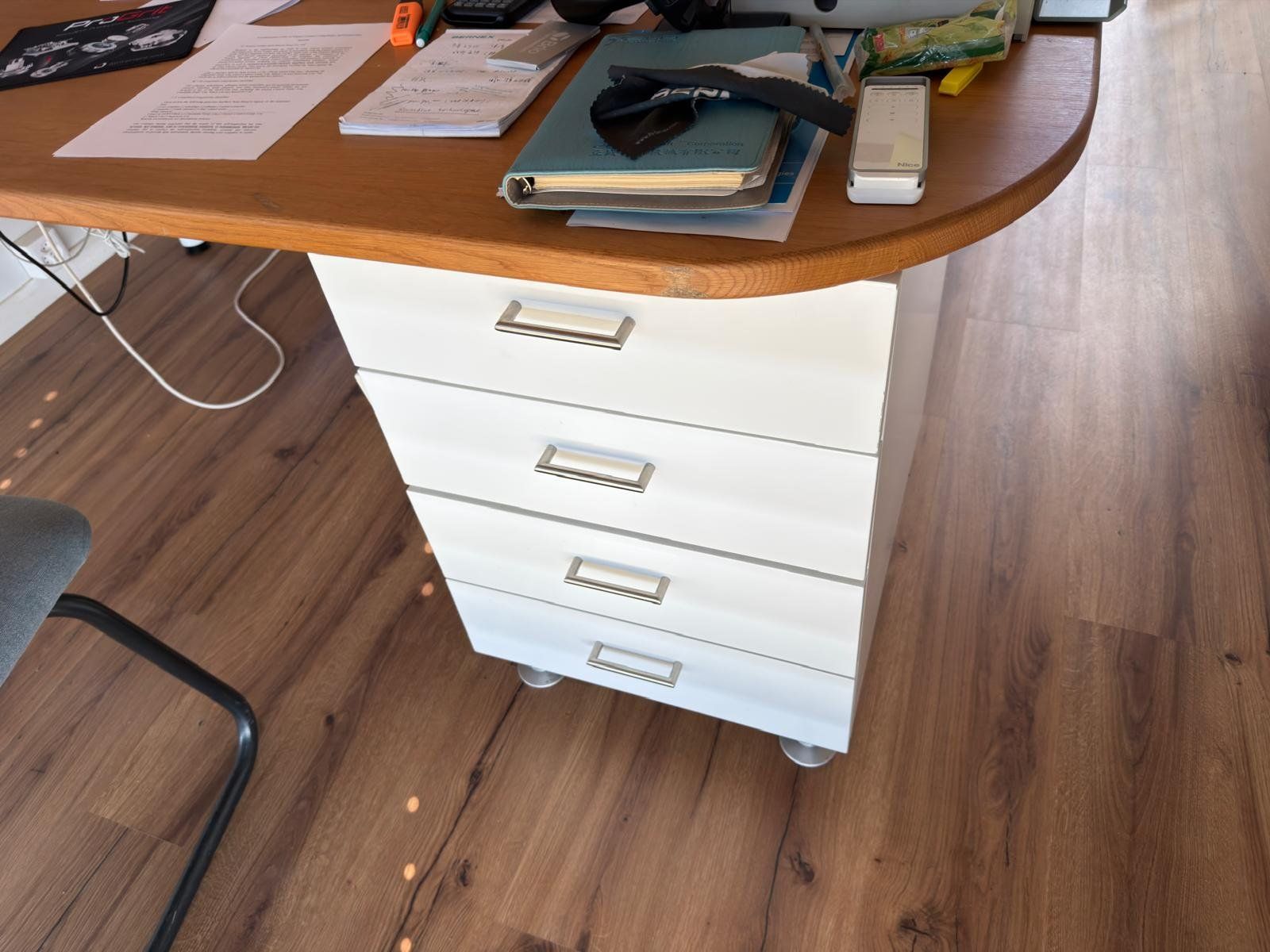 Scrivanie: Divers matériels de bureau / tables – Usato da Payerne venduto da rau_s79d 8