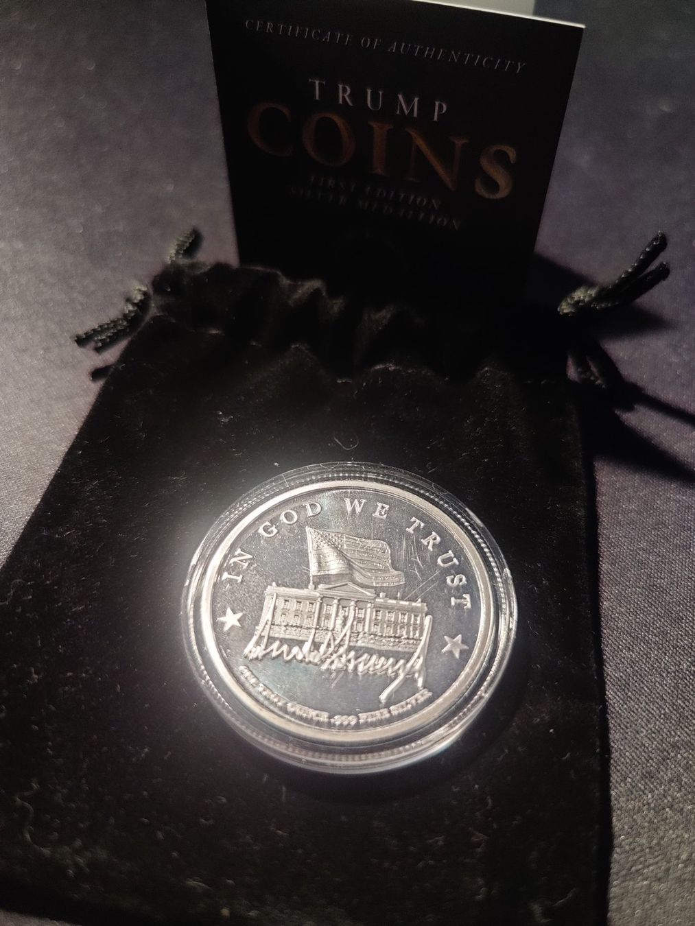 Tutti le monete: Donald Trump First Edition Silver Medallion – Nuovo (secondo la descrizione) da Corgemont venduto da beerf14 1