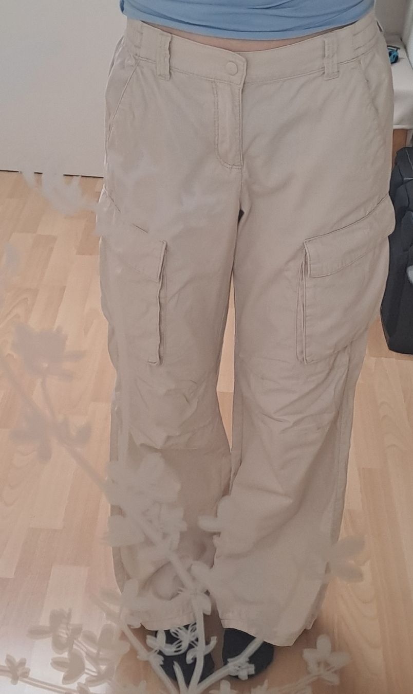 H&M Pantaloni: Cargohose beige gr. 32 – Usato da Rothenburg venduto da 123odermatt 1