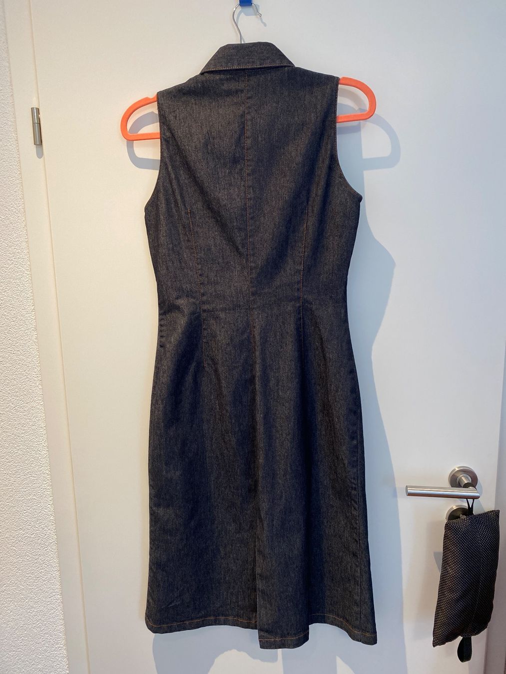 Zara Vestiti: Ärmelloses Jeanskleid Gr. 36, Dunkelblau – Usato da Wettswil venduto da Elsol 1