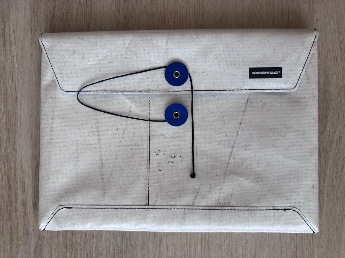 Freitag Sacs: Freitag Laptophülle in weiss – D'occasion à Bülach par icebelt