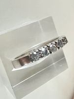 Zeitlos schöner Silberring 925 - 5 funkelnde Zirkonia - G 56