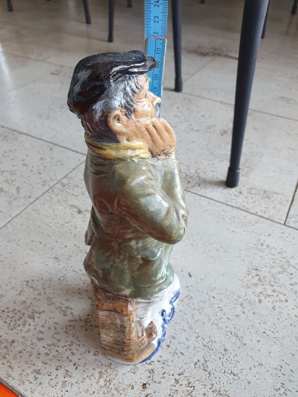 Figuren: Figur Keramik Zeitungsverkäufer – Gebraucht aus Einsiedeln von Py 3