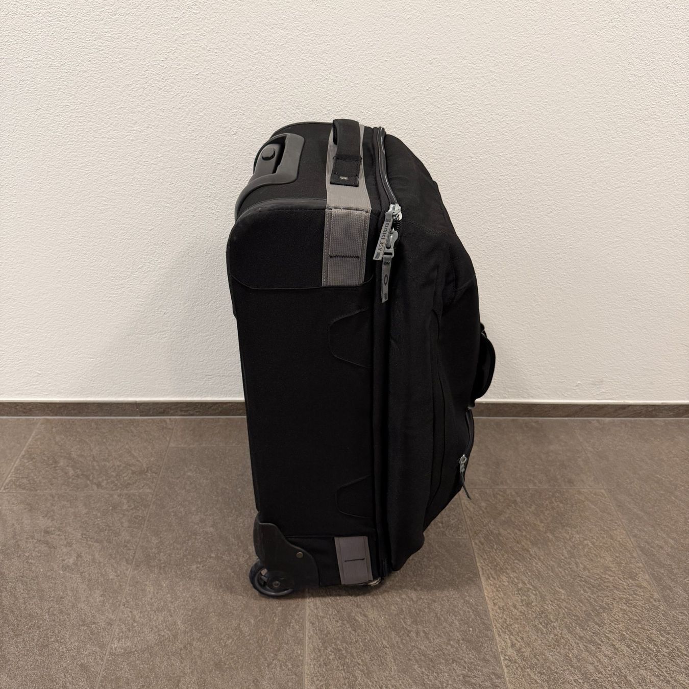 Oakley Valigie: Oakley Reisetasche 65 cm mit Rollen schwarz – Usato da Balzers venduto da dassandro 4