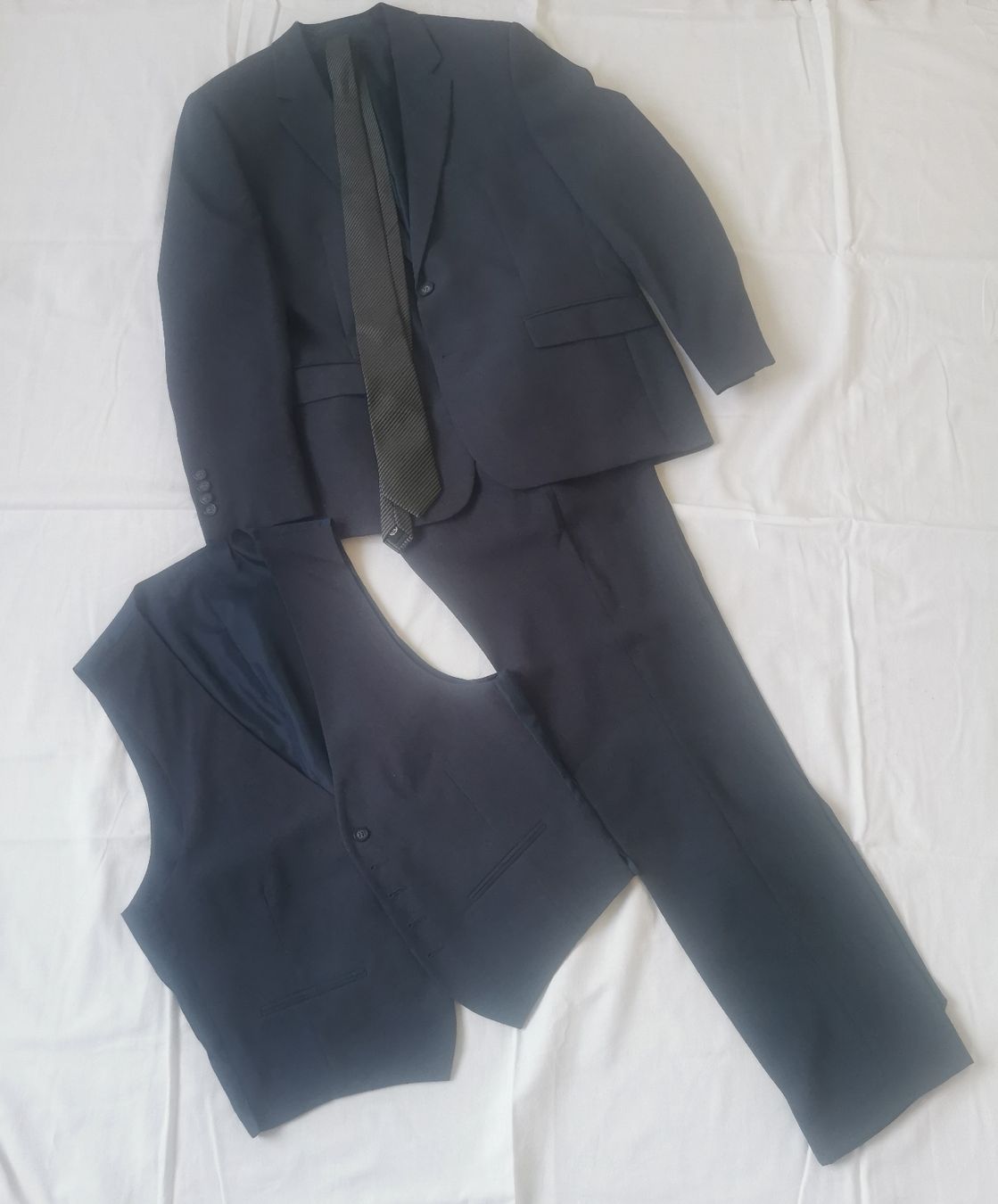 C&A Completi: Eleganter Herrenanzug 5 teilig Grösse M – Nuovo (secondo la descrizione) da Weiningen ZH venduto da angebot05 2