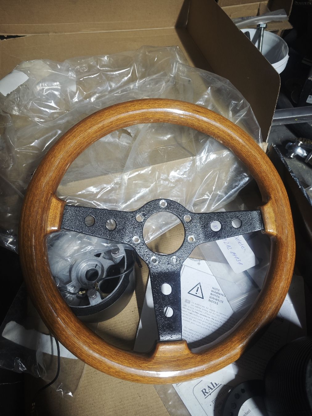 Tutti pezzi di ricambio auto: Holzlenkrad – Usato da Cham venduto da Roellin-racing-shop