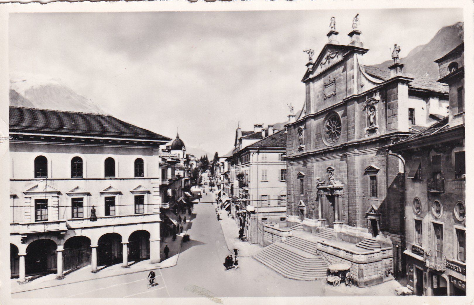 Cartoline postali: Bellinzona - Piazza della Collegiata – Usato da Cormoret venduto da Pascalll2001