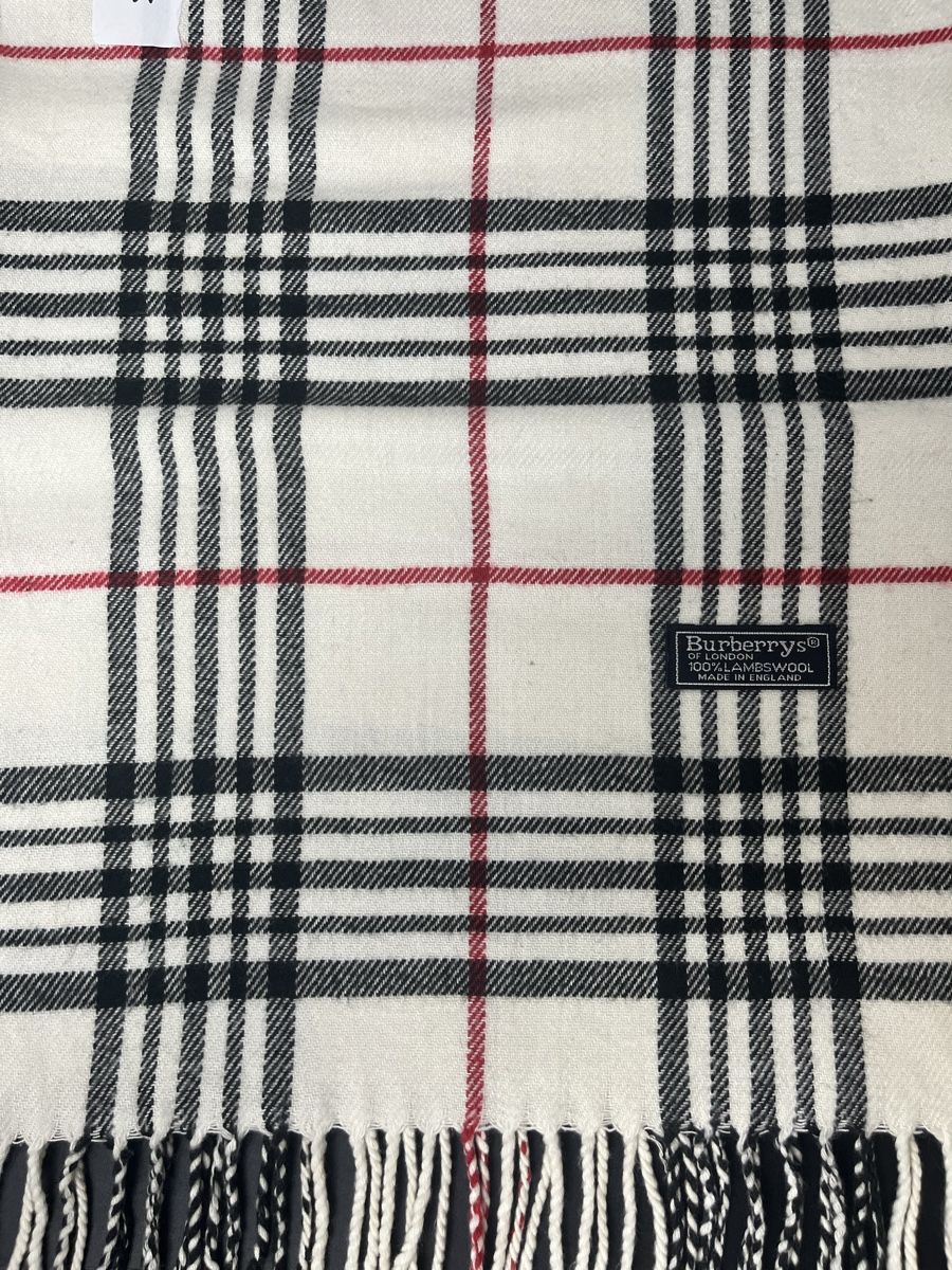 Burberry Foulard & Sciarpe: Écharpe Burberry blanc laine  – Nuovo (secondo la descrizione) da Les Avanchets venduto da lunedeneige.shop 2