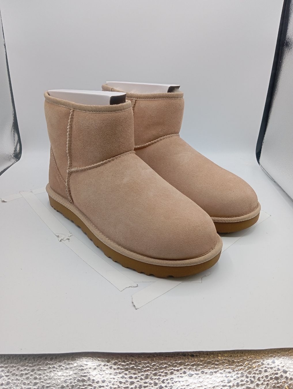 Ugg Scarpe da donna: UGG Classic Mini II - Sand (EU41) – Nuovo e nell'imballaggio originale da Schaffhausen venduto da outlez 1