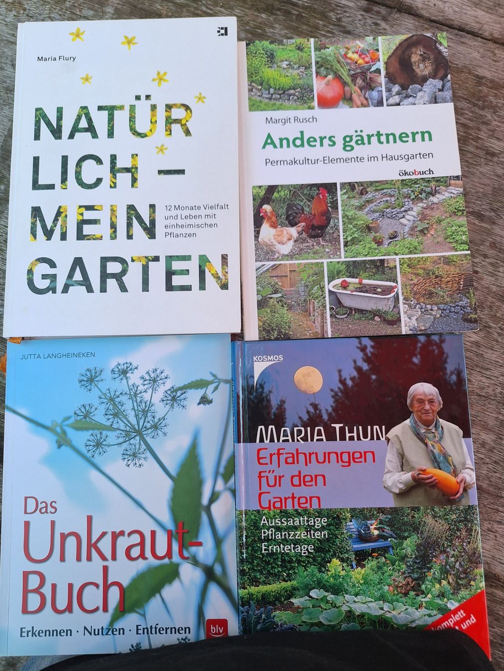 Libri: 4 STK GARTENBÜCHER RATGEBER – Usato da Huttwil venduto da Kunterbuntli