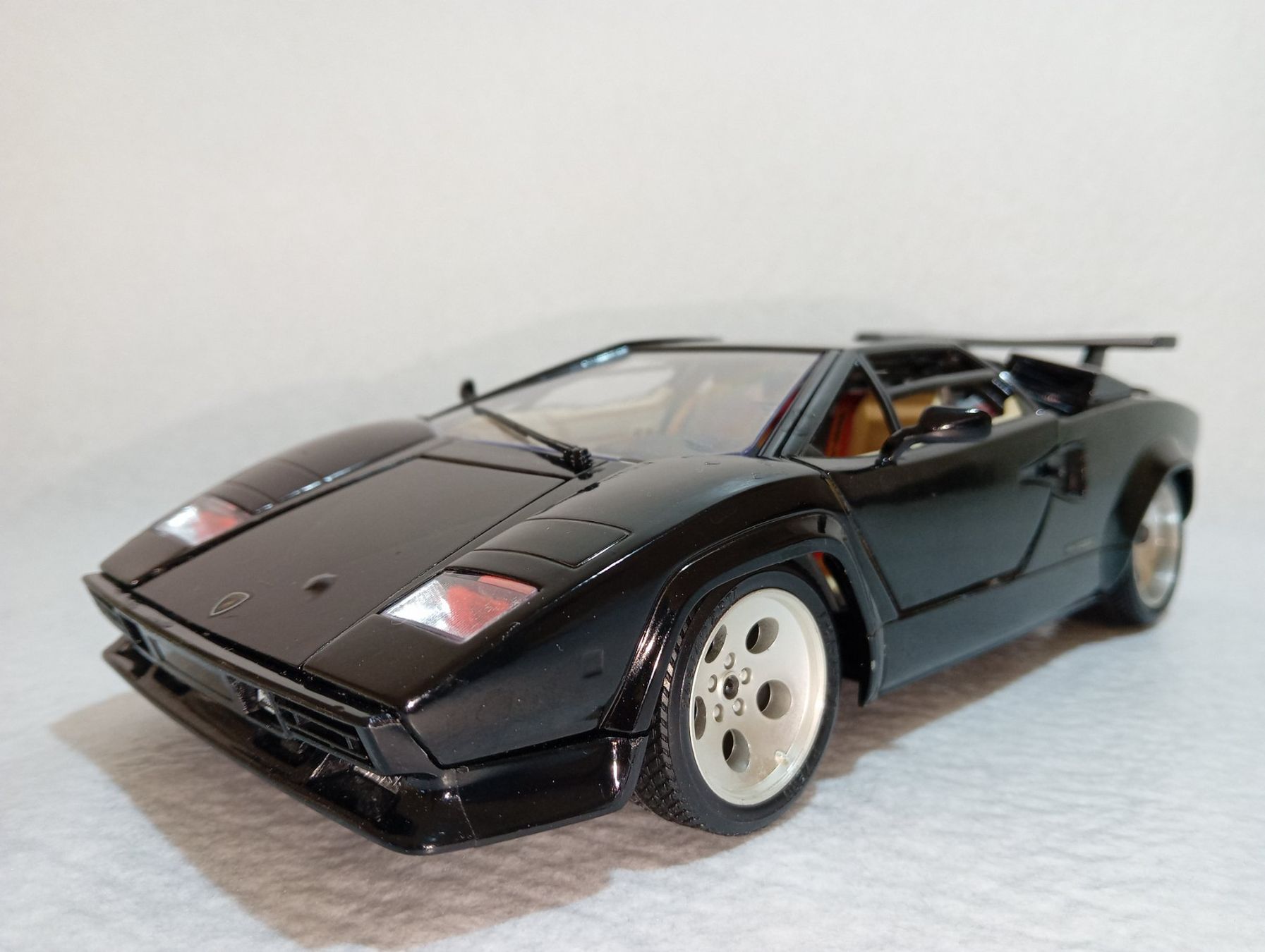Lamborghini Modellini d'auto: Lamborghini Countach  1988 – Usato da Huttwil venduto da Secondtrain