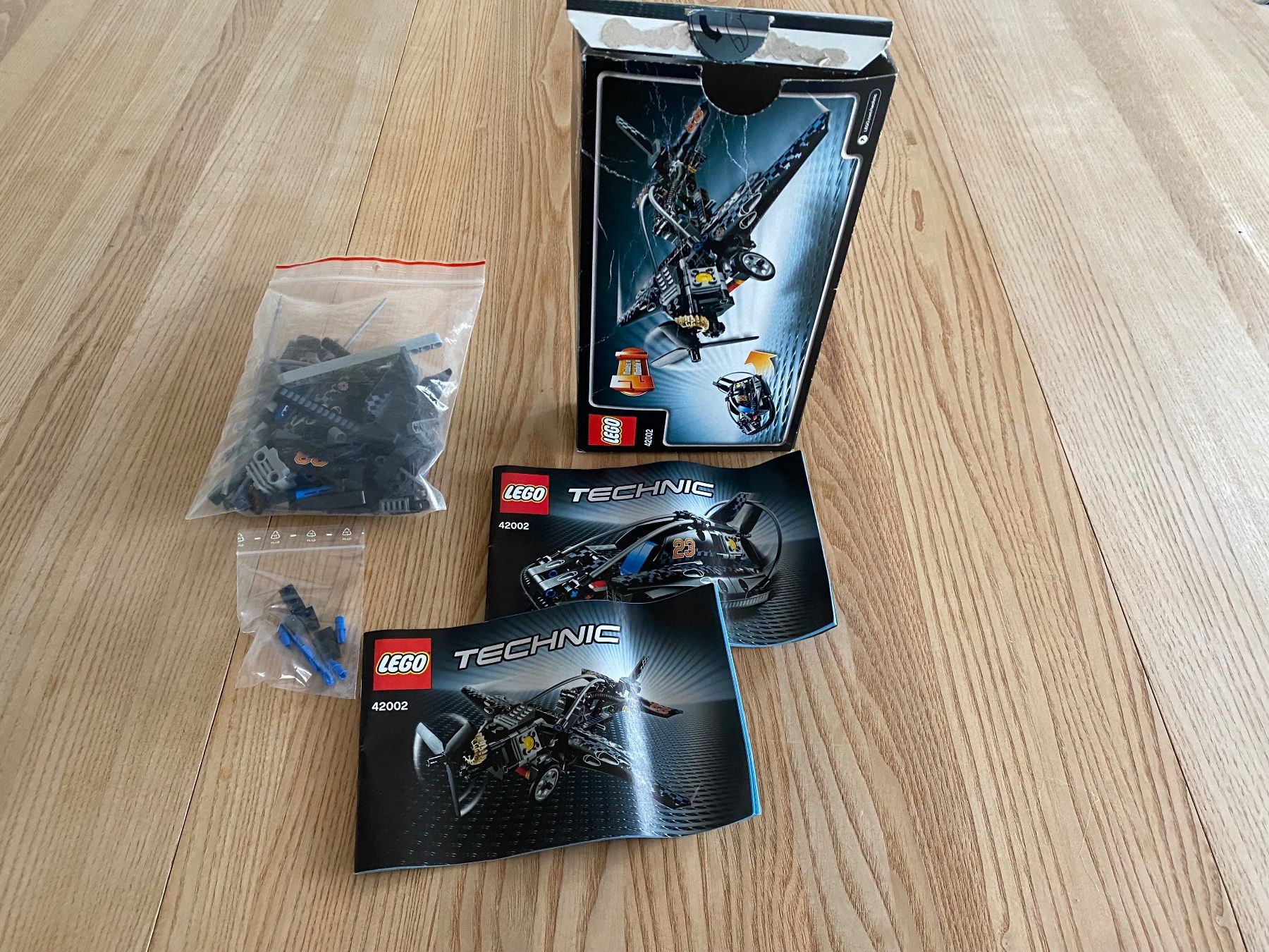 Lego Kit di costruzioni: LEGO Technic 42002 Hovercraft und Flugzeug – Usato da Rüschlikon venduto da Emma01 1