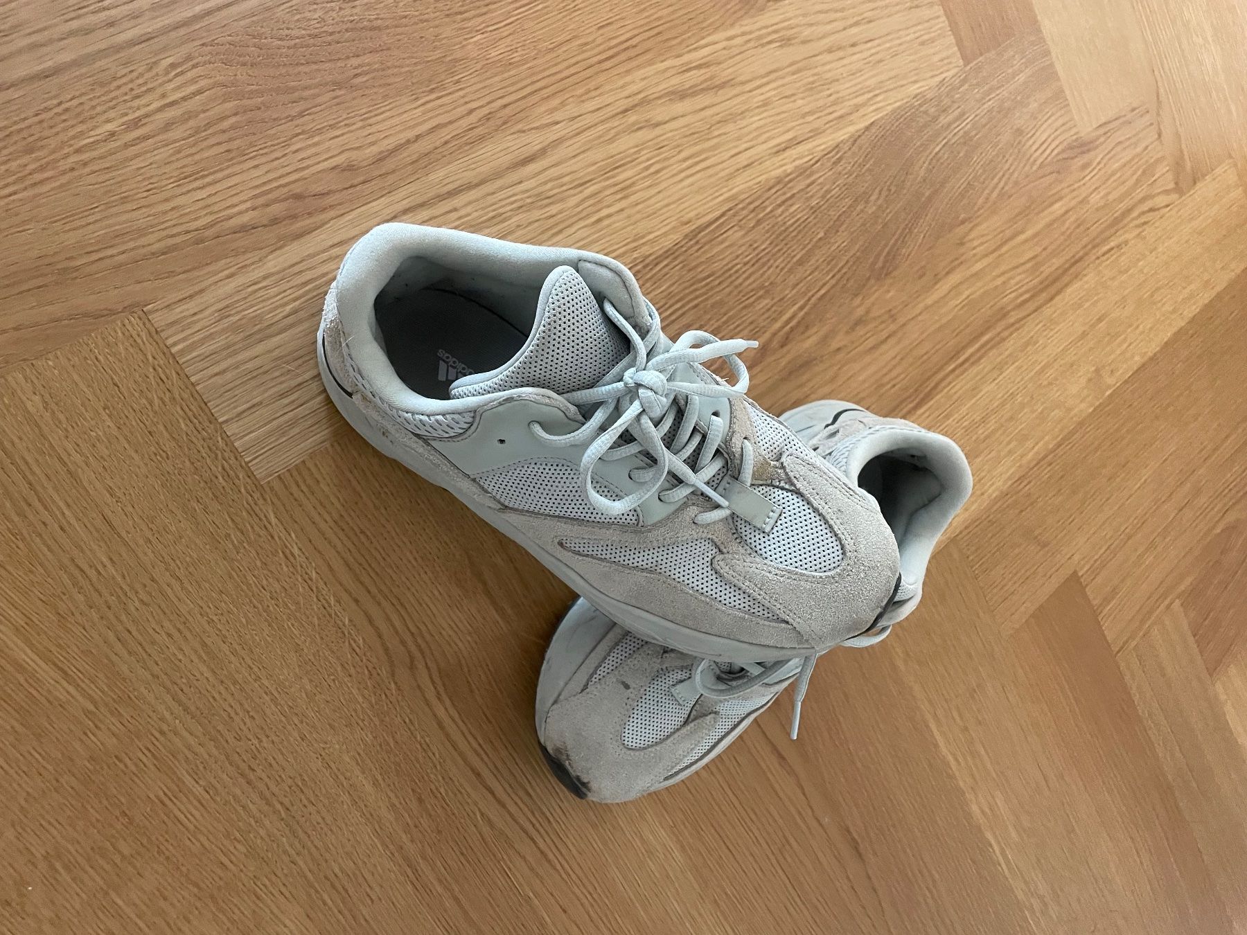 Adidas Scarpe da uomo: Adidas Yeezy 700 in grau – Usato da Zürich venduto da Saratue