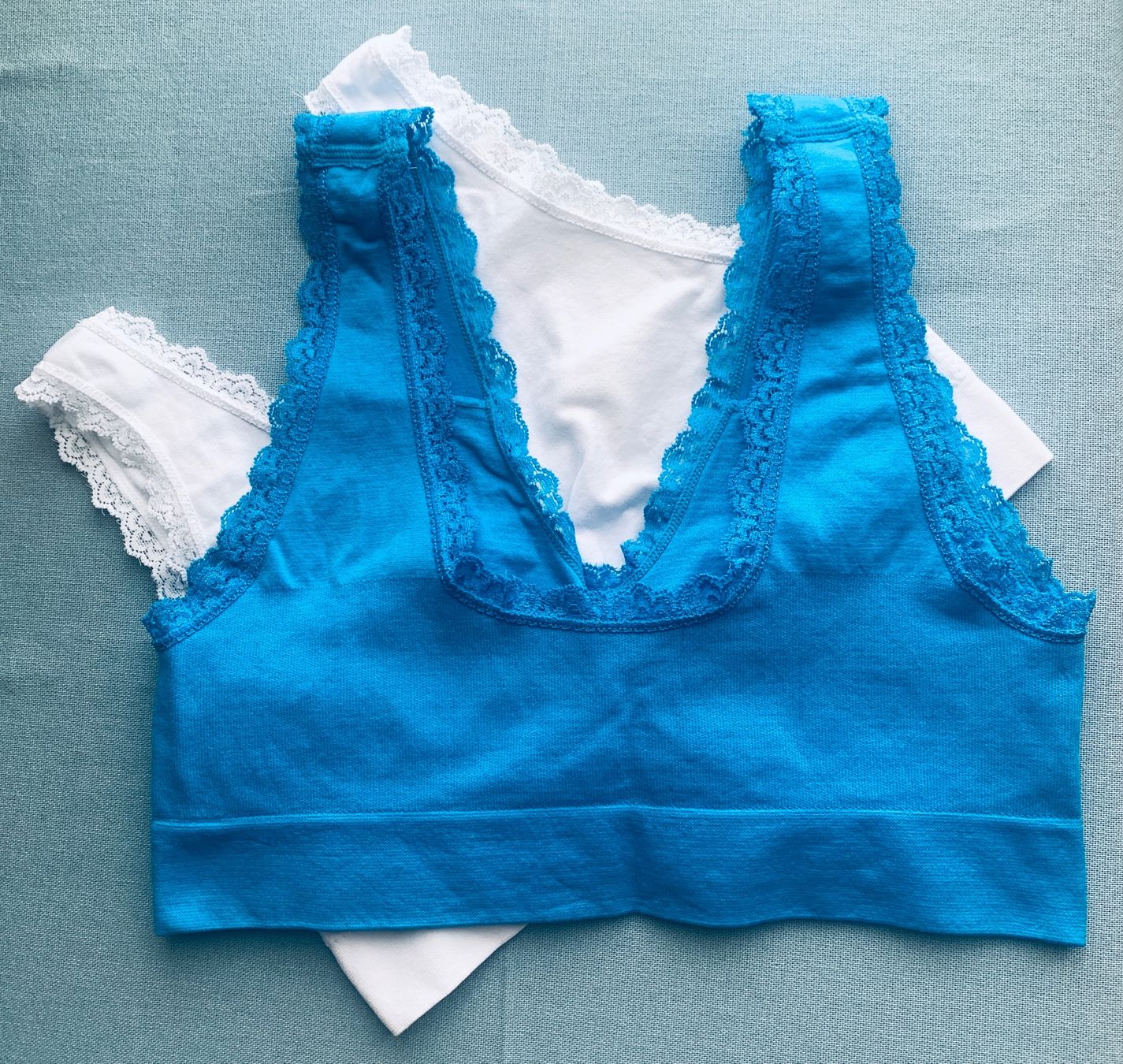 Altra biancheria intima: 2er-Set Bustier (Türkis & Weiss) mit Spitzenborte – Nuovo (secondo la descrizione) da Bern venduto da Flora.Sonea 1