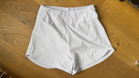 Luftige Nike Damen Fitness-/Freizeitshorts in Lila Gr. S