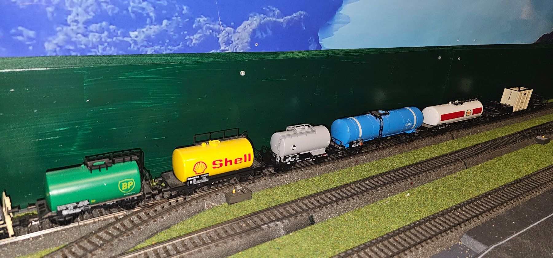 Märklin Modelleisenbahnen: Tankwagen und Silowagen – Gebraucht aus Magden von rtu123