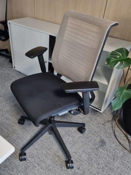 Steelcase Sedie: Bürostuhl ergonomisch Steelcase – Usato da Diessenhofen venduto da Osio