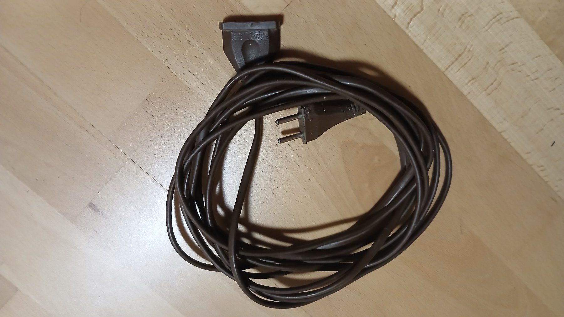 Kabel: Verlängerungskabel 2Fach 5m braun – Gebraucht aus hinwil von tho_j6kz