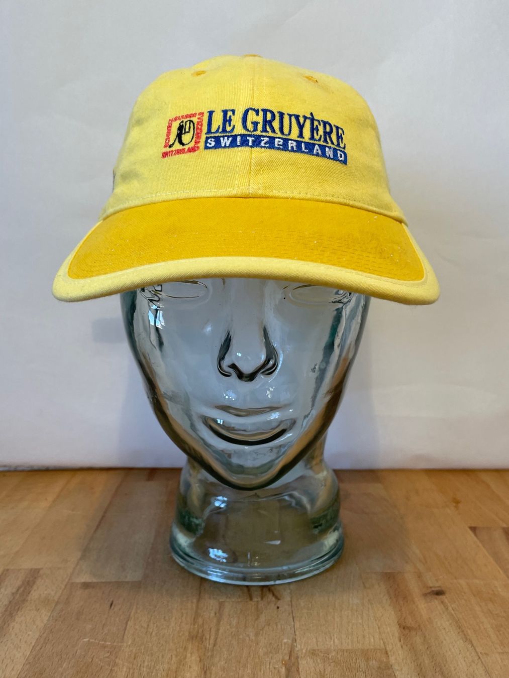 Hüte, Mützen & Caps: Vintage Y2K Cap Gruyère Käse – Gebraucht aus Zürich von le_souk