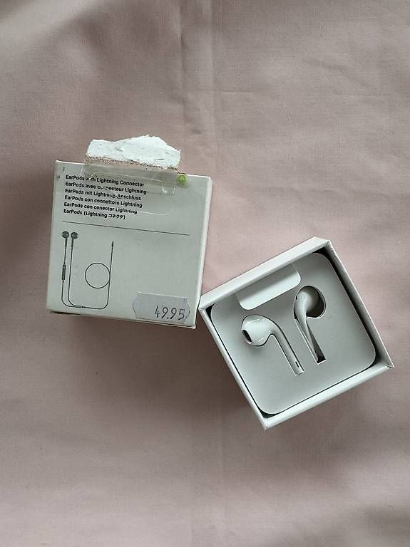 Apple Casques audio: Apple EarPods with Lightning Connector – D'occasion à Kloten par carro49 1