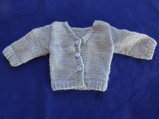 Puppen: Puppen-Pullover 5 Stück, handgestrickt – Gebraucht aus Berikon von Splendida43 4