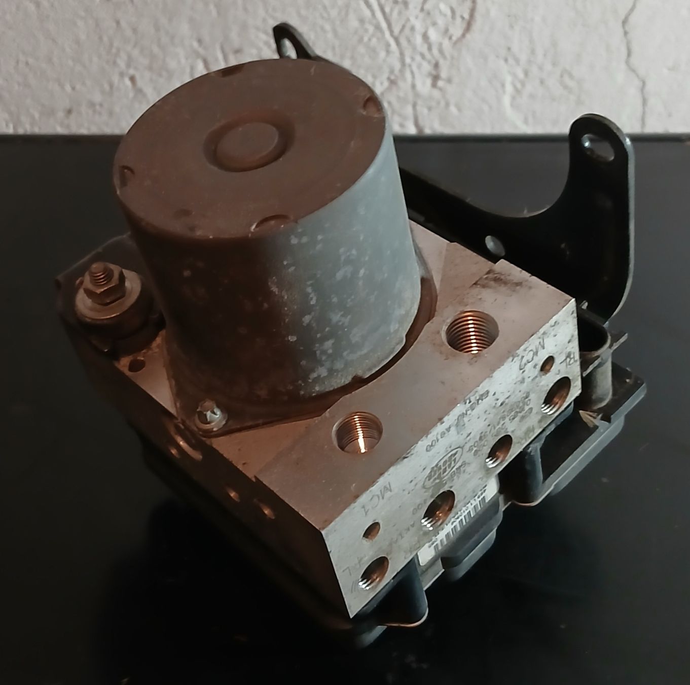 Land Rover Tutti pezzi di ricambio auto: Boîtier ABS Range Rover L322 3.6 TDV8 – Usato da la heutte venduto da Auto-stock