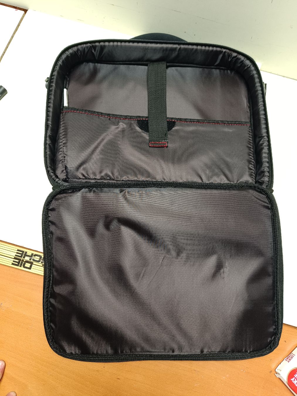 Targus Borse: Targus Laptoptasche Schwarz Rot(em76) – Usato da Künten venduto da Schnaepplihuus 2