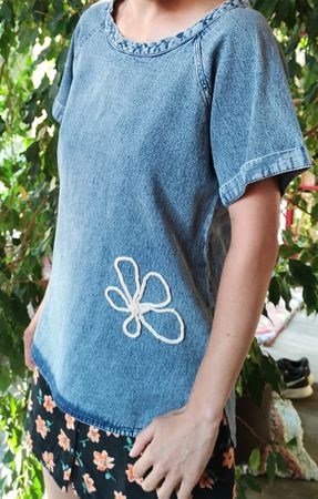 Pièce unique : haut en jean et broderies, taille M (petit)