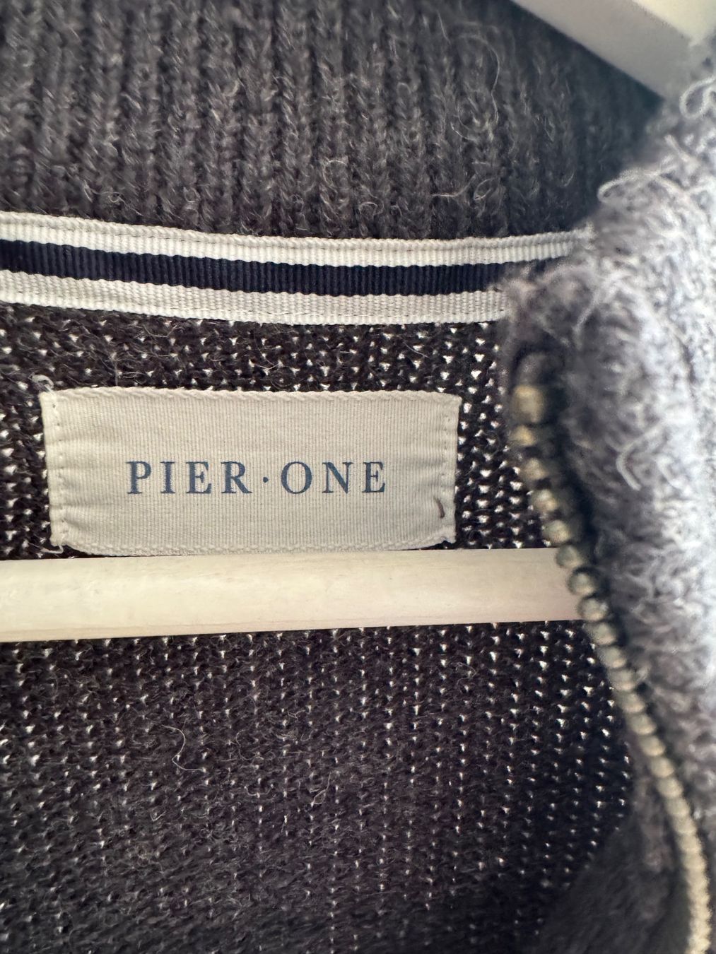 Maglioni & Felpe: Grauer Pullover mit Stehkragen – Usato da Dübendorf venduto da gru_v8px 1