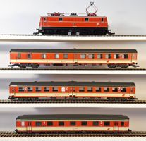 ÖBB 1141 mit Mitteleinstiegwagen Jaffa-Lackierung