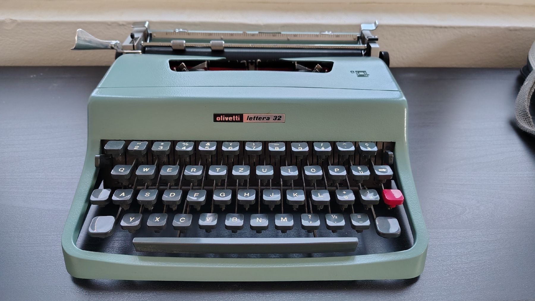Olivetti Macchine da scrivere: Early 70's Olivetti Lettera 32 Typewriter – Usato da maroggia venduto da tondo_Music