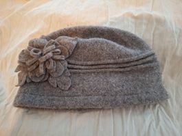Hut mit Blume - 100% Wolle