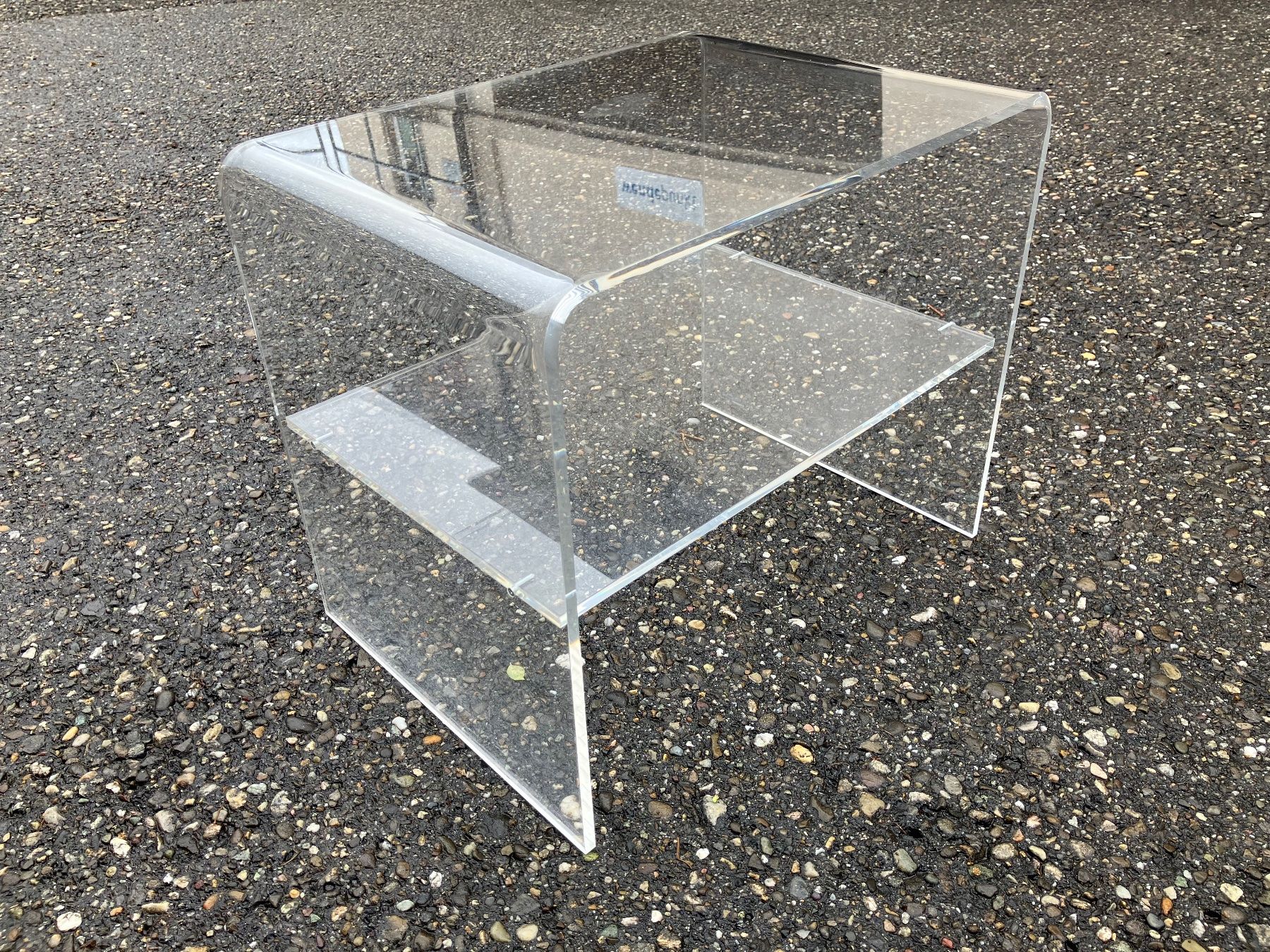 Comodini: Plexiglas Nachttisch // Tisch // Beistelltisch – Usato da Aarburg venduto da Wendepunkt_Fundgrube