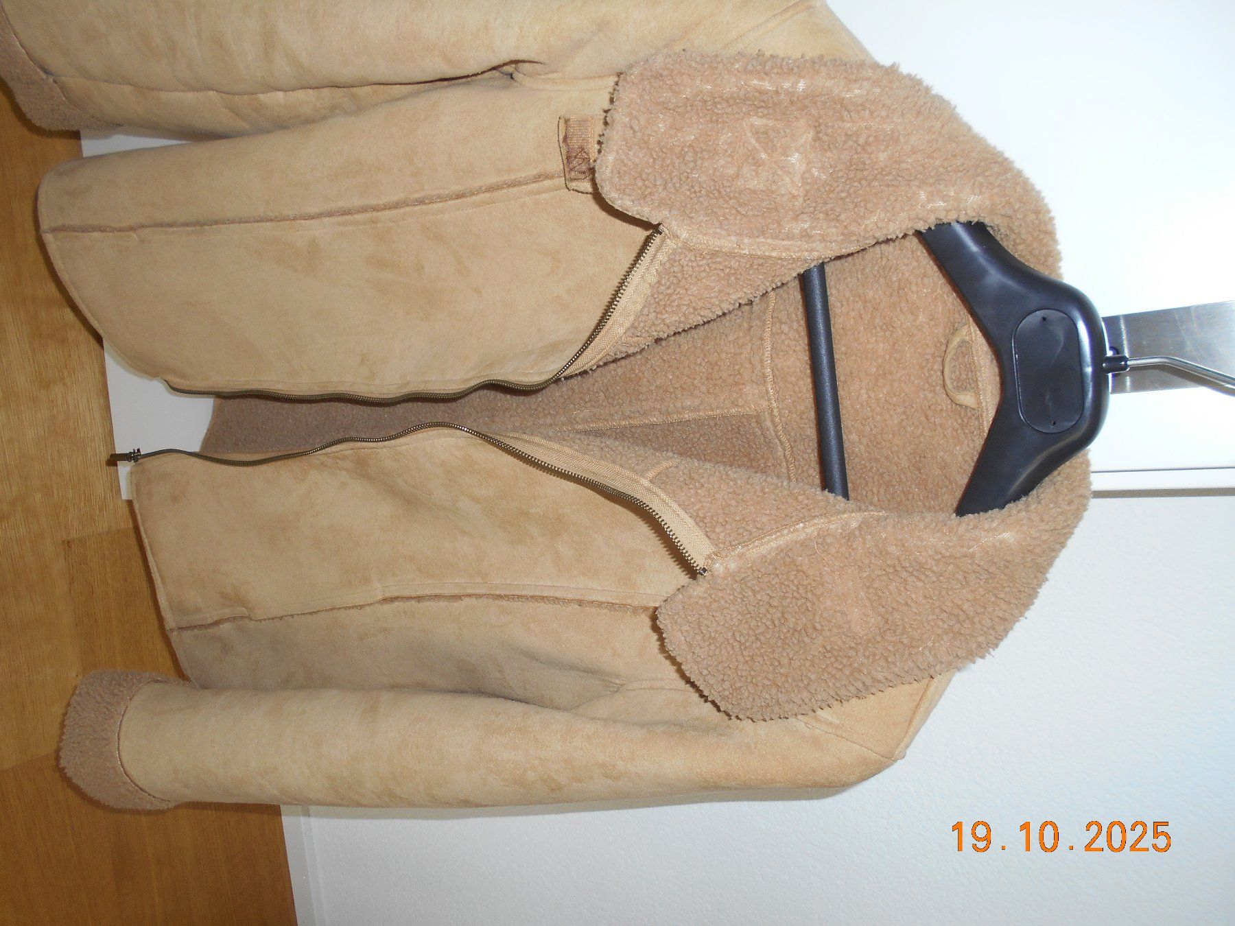 Jacken: Modische Teddyjacke – Gebraucht aus Langenthal von baron72 1