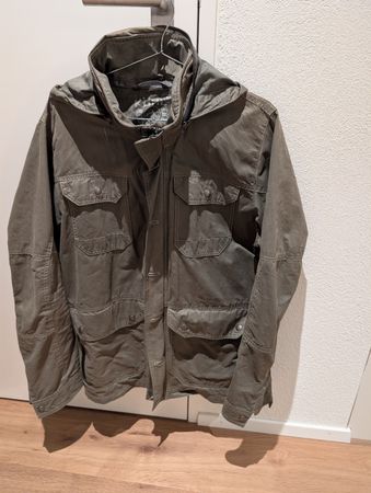 Neuwertige Kühl Herrenjacke