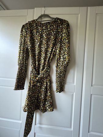 Blumenkleid mit Gürtel Gr. 36