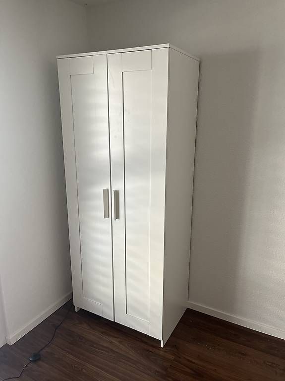 2x Ikea Brimnes Kleiderschrank 2-türig in weiss (Gebraucht) in Herrenschwanden für CHF 100 – nur Abholung auf Ricardo kaufen
