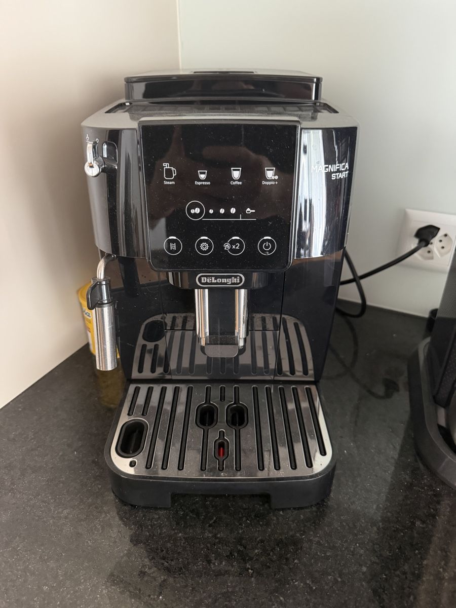 De'Longhi Kaffeemaschinen & Espressomaschinen: DeLonghi Magnifica Start Kaffeevollautomat gebraucht – Gebraucht aus Wilen b. Wil von lars.jubla