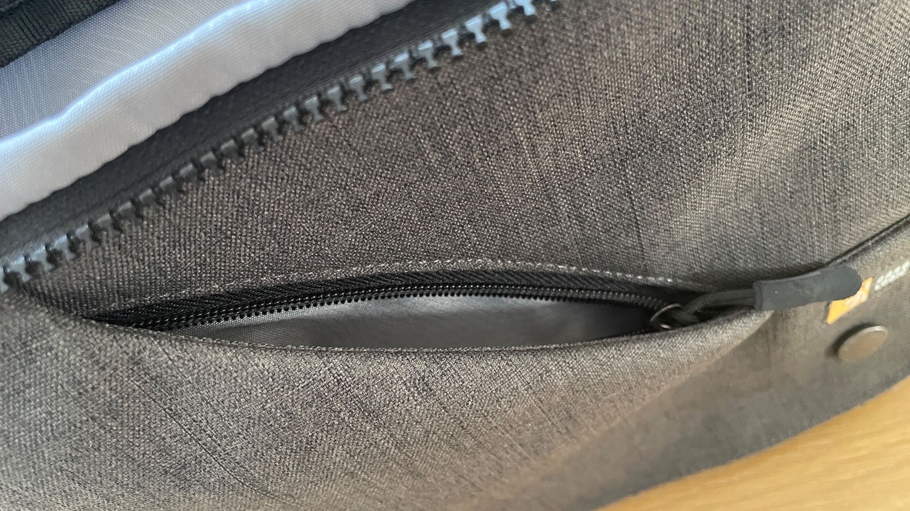 Borse: Sac Case Logic pour gris pour ordinateur, comme neuf, gris – Usato da Jussy venduto da Retrove 7