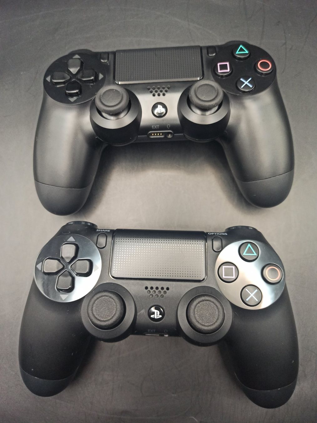 Controller: 2 x Original Controller Sony PS4 Wireless DualShock 4 TOP – Usato da Oberweningen venduto da mar_87mx