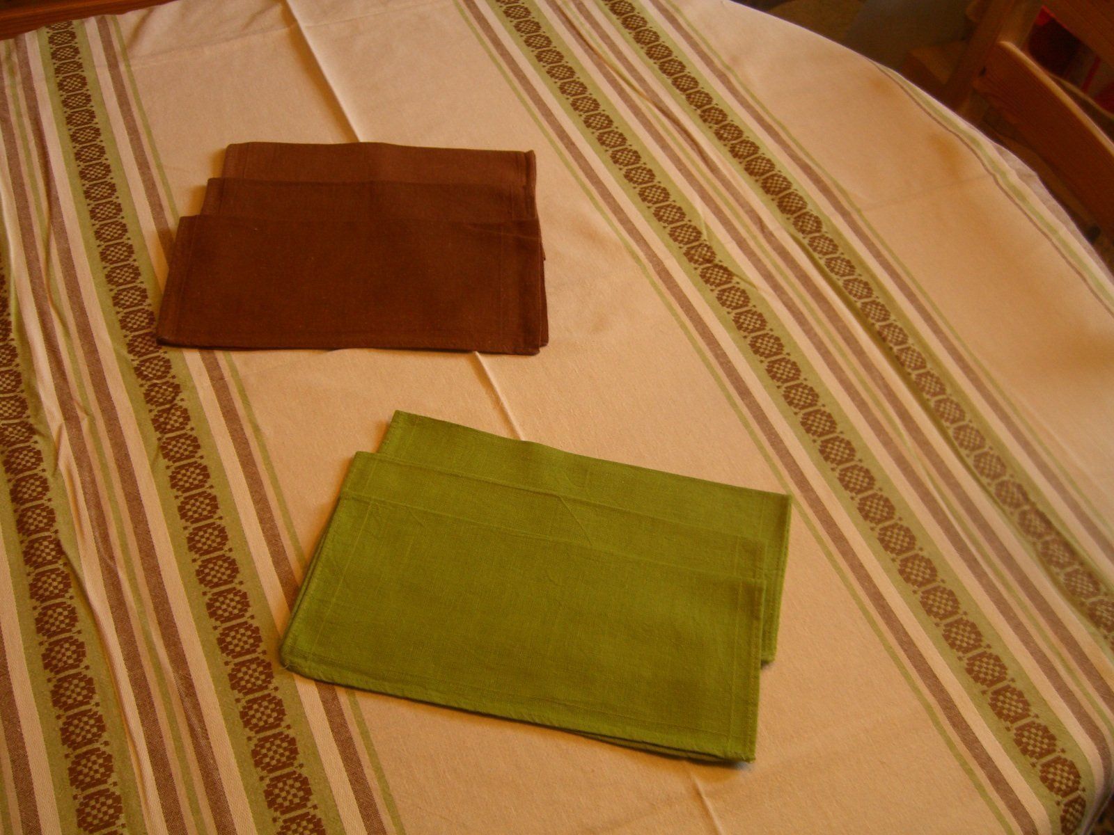 Coperte: schöne Tischdecke mit 6 Servietten – Usato da Winterthur venduto da Gaia 4