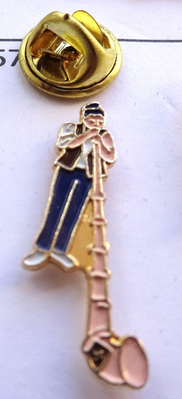 Placchette & Badge: Pin SENN  Alphorn – Usato da Utzenstorf venduto da BUtter81