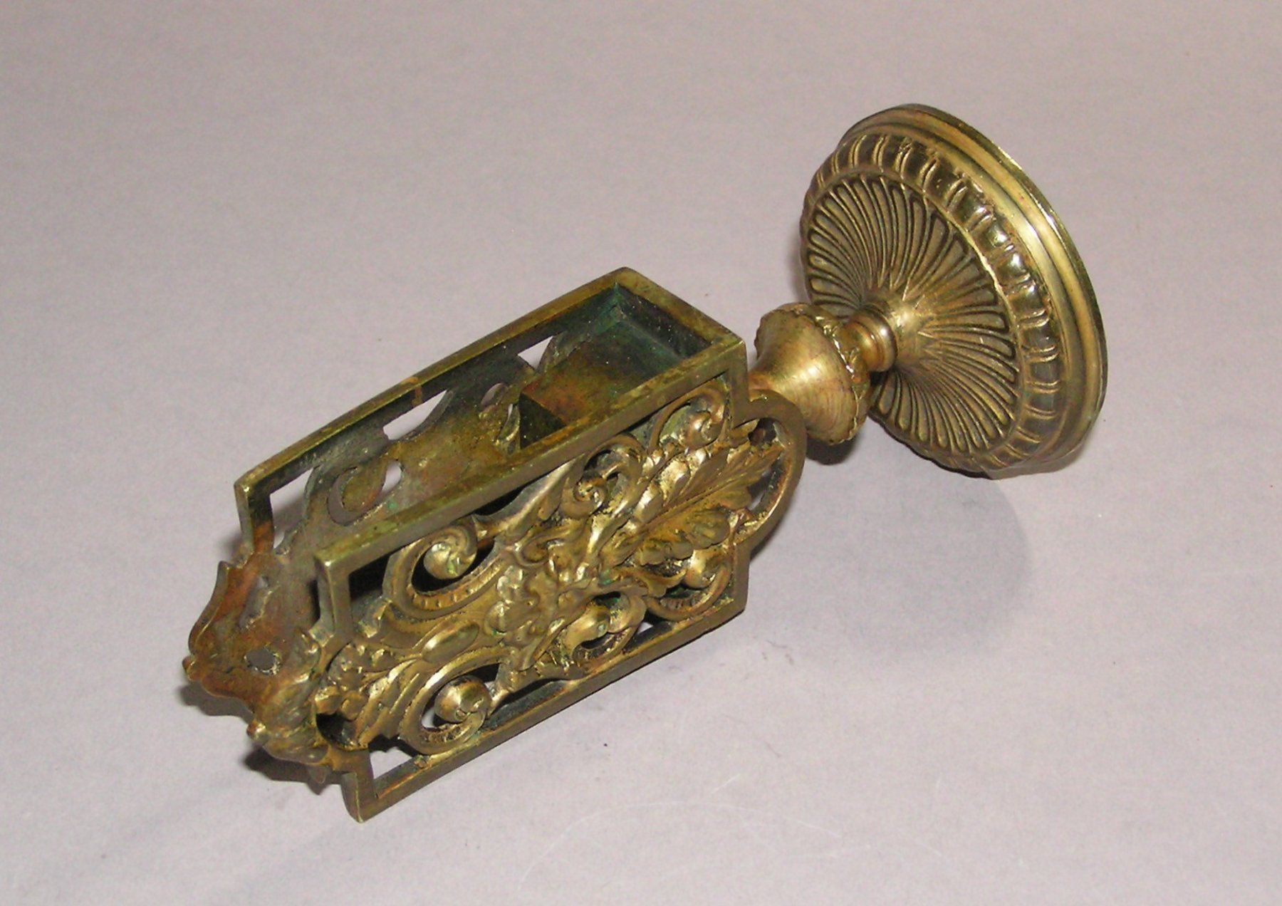 Accendini: ANTIKER STREICHHOLZSCHACHTELHALTER – Usato da Grenchen venduto da Antique-hunter 3