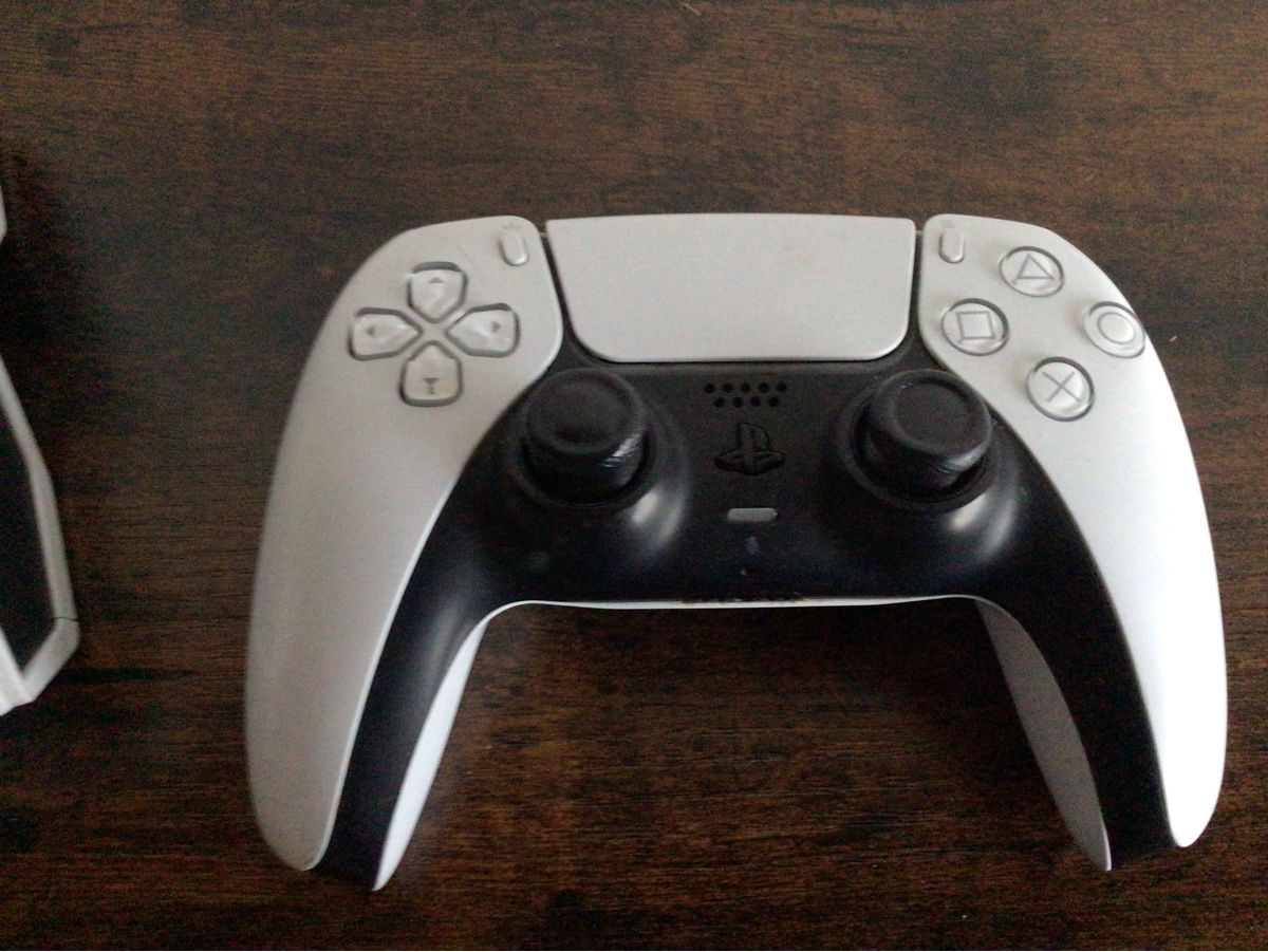 Sony Adapter & Kabel: Playstation 5 Dualsense Ladestation NEU/OVP und 1 Controller – Neu und originalverpackt aus Wangen b. Olten von MOMO80 3