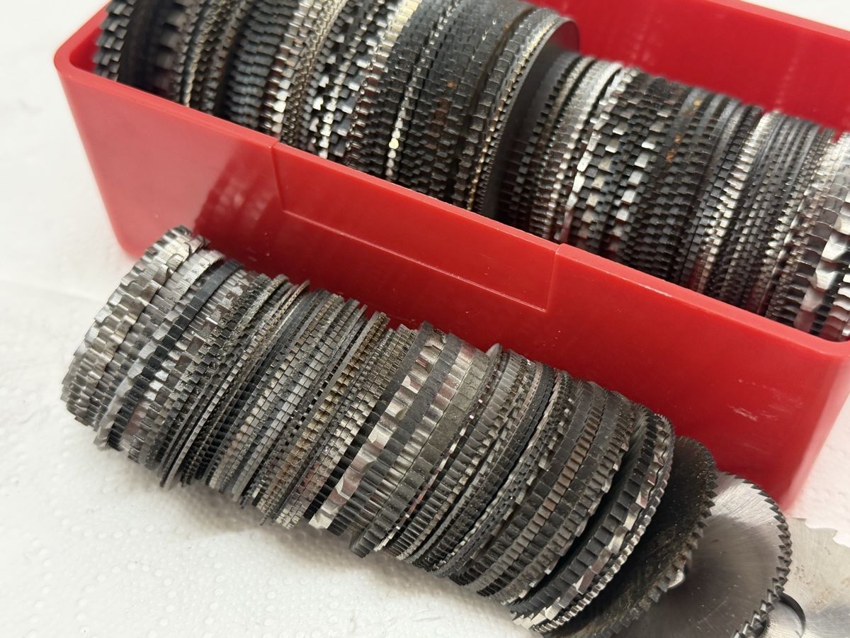 Tutti gli attrezzi: Fraises HSS Lot 220 pièces – Usato da Bassecourt venduto da DiM7775 7